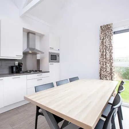 Detached, Single-storey Just Steps From The Sea Holiday home *